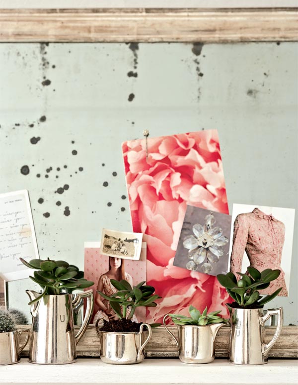 Decoración con objetos de cristal y metálicos