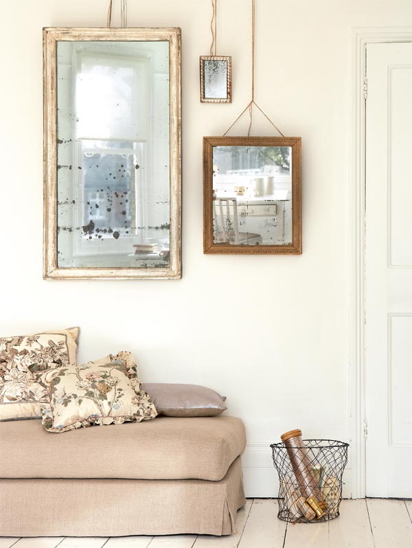 Decoración con objetos de cristal y metálicos