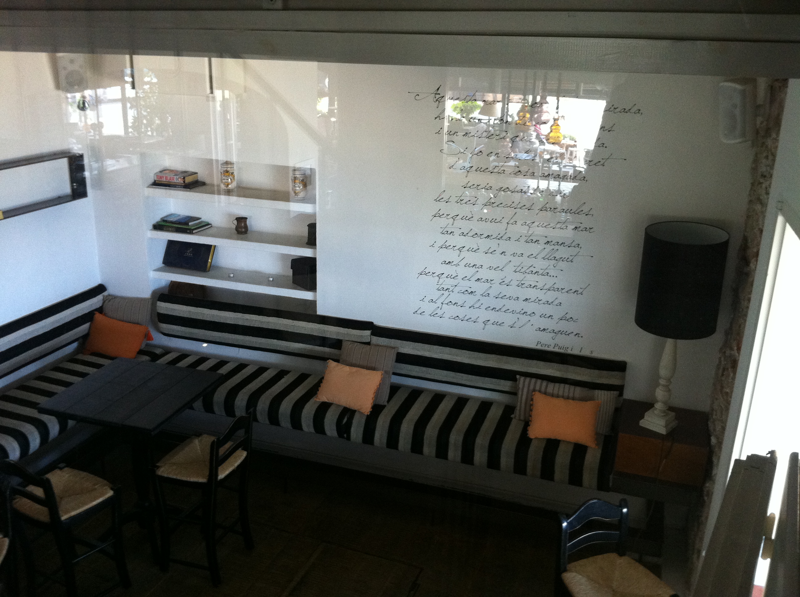 Interiorismo ecléctico en el local Es Blanc en Blanes