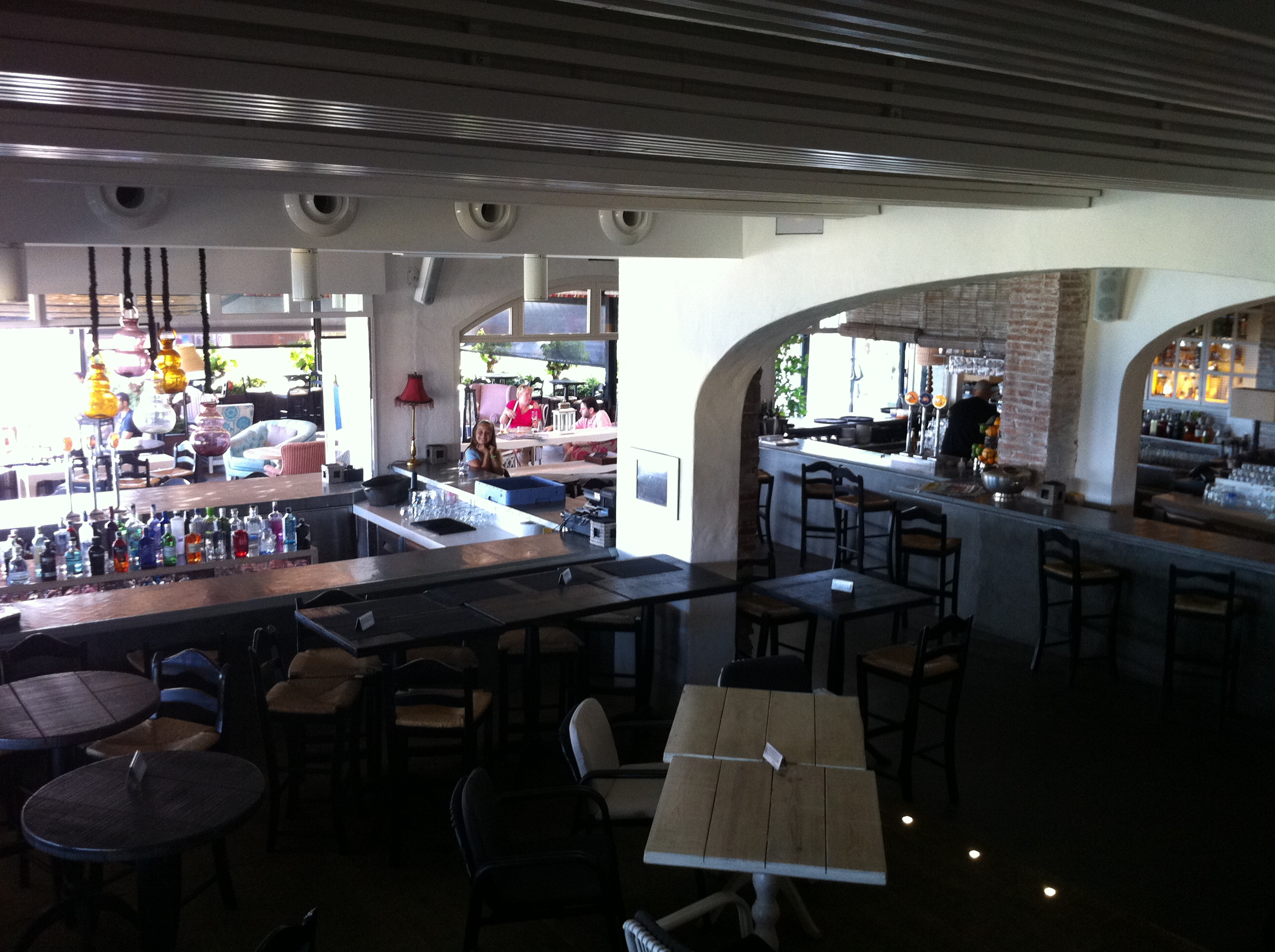Interiorismo ecléctico en el local Es Blanc en Blanes