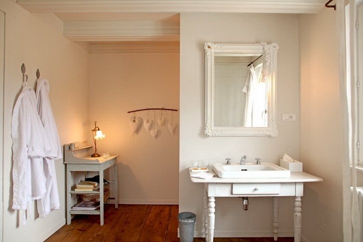 Interiorismo provenzal con un fuerte toque de color