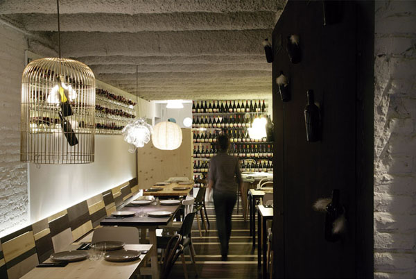 Interiorismo de un restaurante ecléctico inspirado en el vino