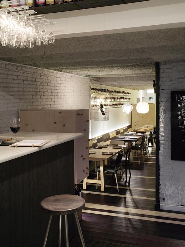 Interiorismo de un restaurante ecléctico inspirado en el vino