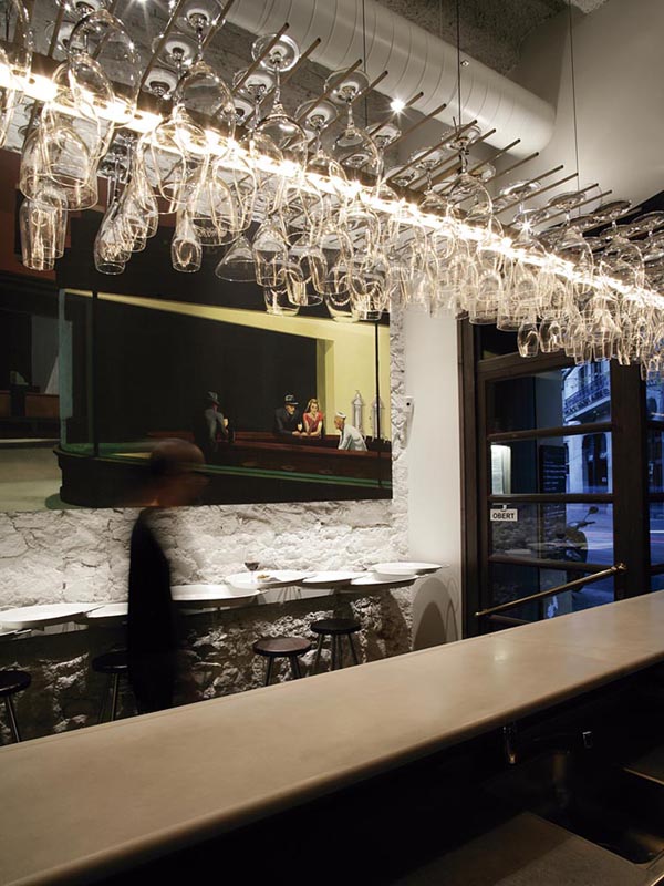 Interiorismo de un restaurante ecléctico inspirado en el vino